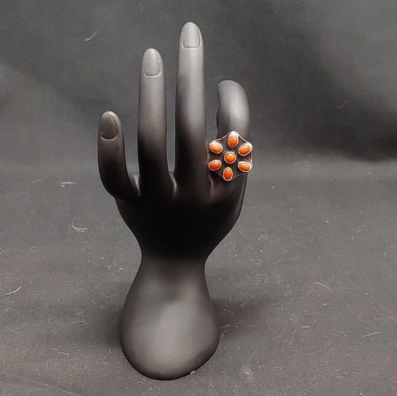 Vintage Native American Corral Flower Ring - Picture 2 of 3